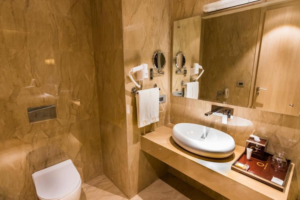 Amara Gateway Hotel مراد آباد المظهر الخارجي الصورة